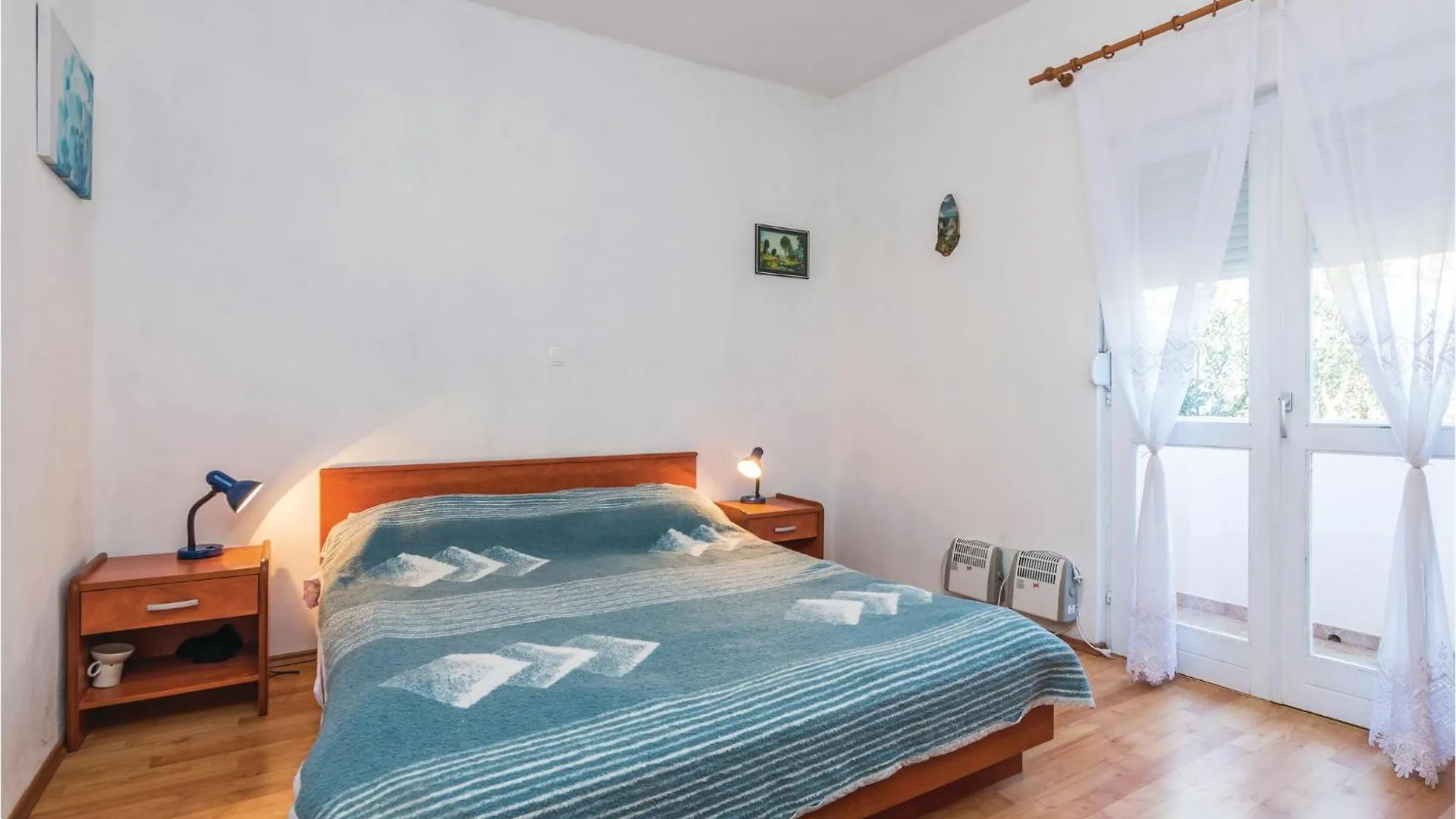 3 Bedroom Nice Home In Sikovo 0*,